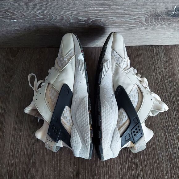 Athletic_Shoes